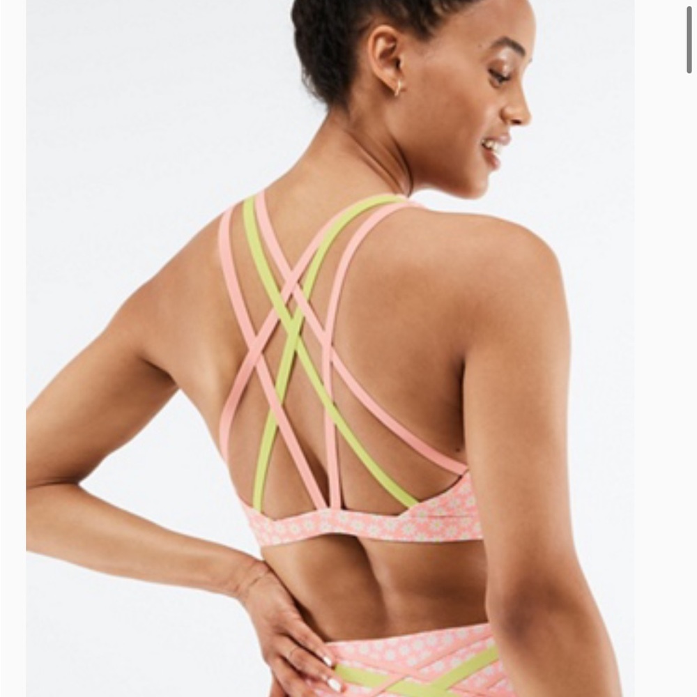 Fabletics Boost Medium-Impact Sports Bra (Porter Daisy/Multi) - Size M